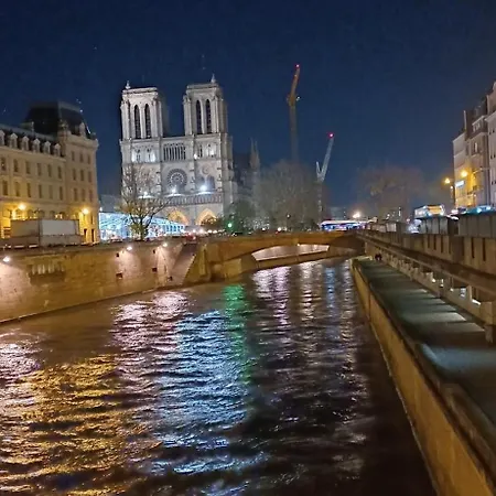 Métro - Sac à Dos - Dodo Chez Léontine 2 Ch Parking Wifi Fo Hébergement de vacances Bois-Colombes
