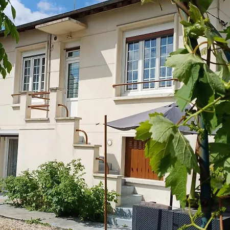Holiday home Metro - Sac A Dos - Dodo Chez Leontine 2 Ch Parking Wifi Fo Colombes (Hauts-de-Seine)